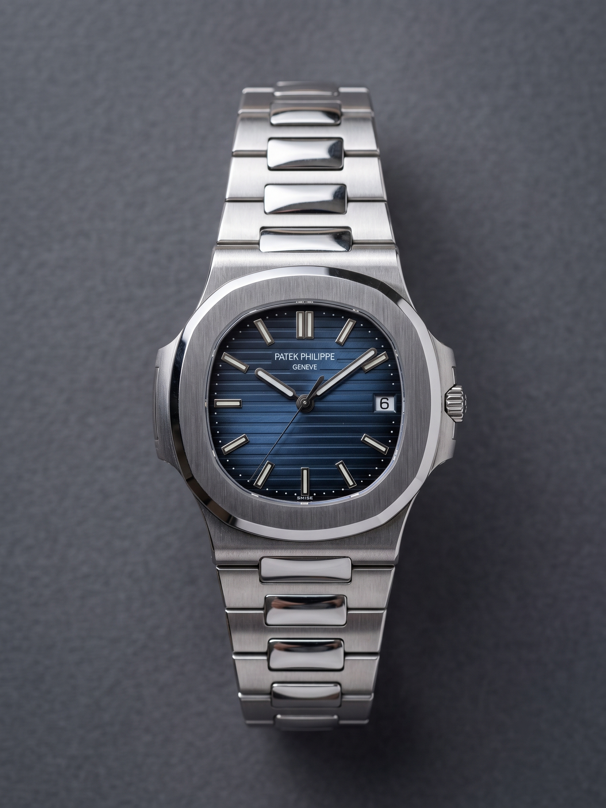 Patek Philippe Nautilus Edition Men’s Quartz Watch (Sunburst Blue)